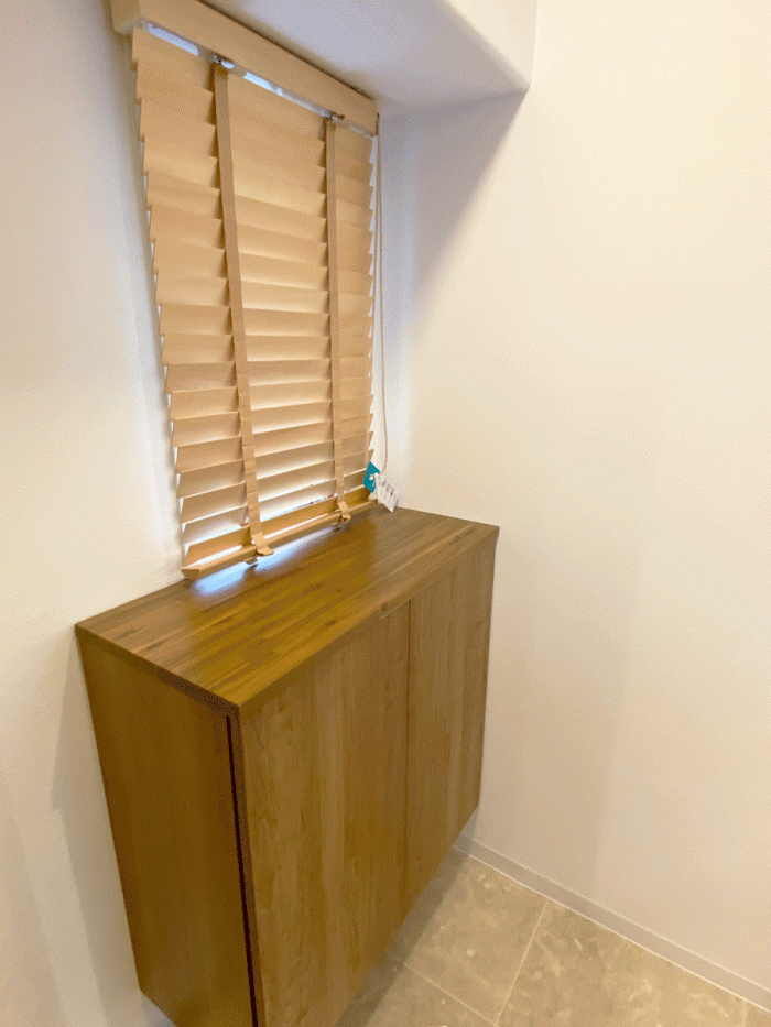 清楚なホワイトとシックなブラウンの調和が素敵な家　品川区S様邸